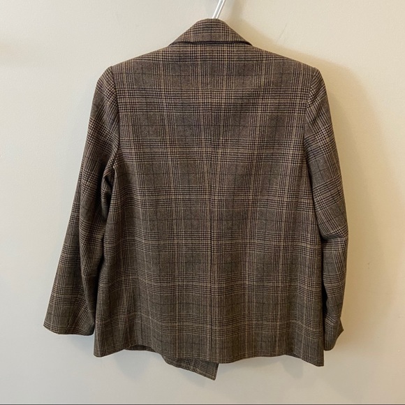 Blazer - Picture 2 of 9